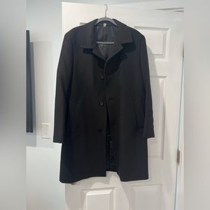Men’s Kenneth Cole New York coat.